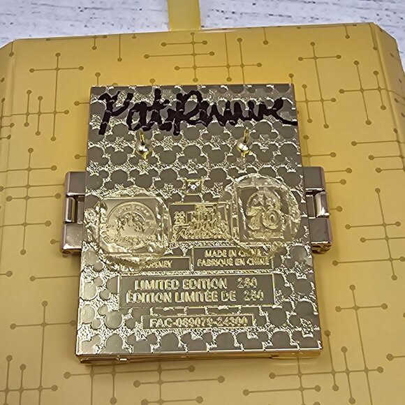 NEW! Minnie Mouse Admiring Fantasy Land & Tomorrow land t Z fold Pin LE 250 ARTI - Picture 7 of 7